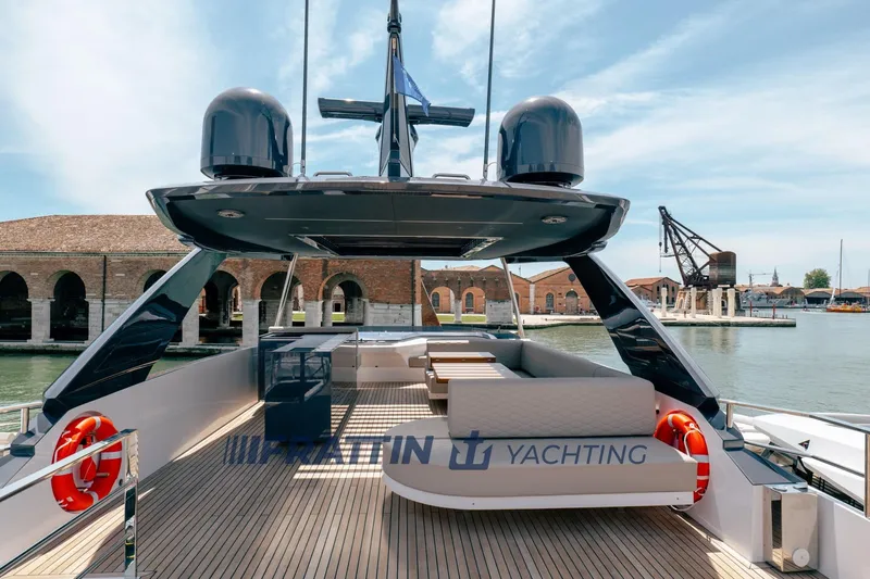  Yacht Photos Pics brochure 9