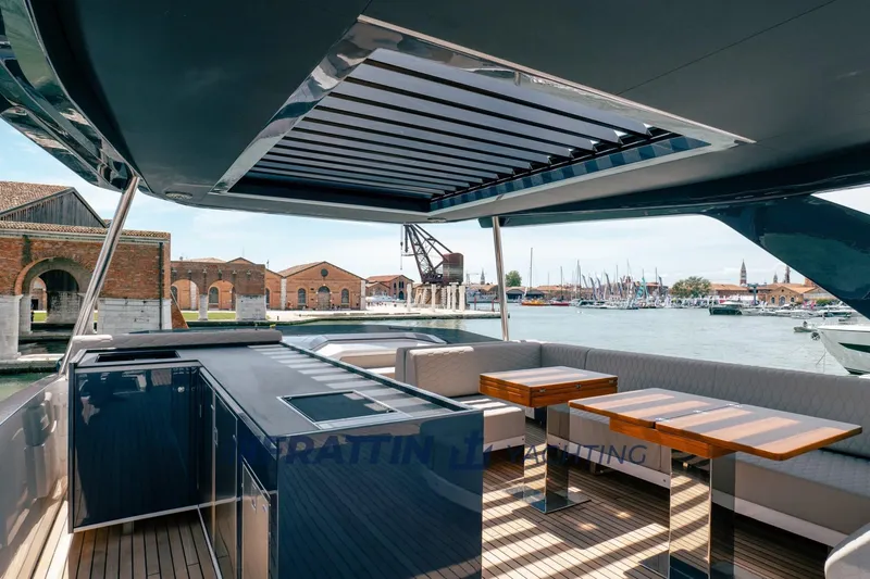  Yacht Photos Pics brochure 10