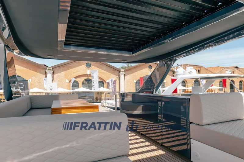  Yacht Photos Pics brochure 11