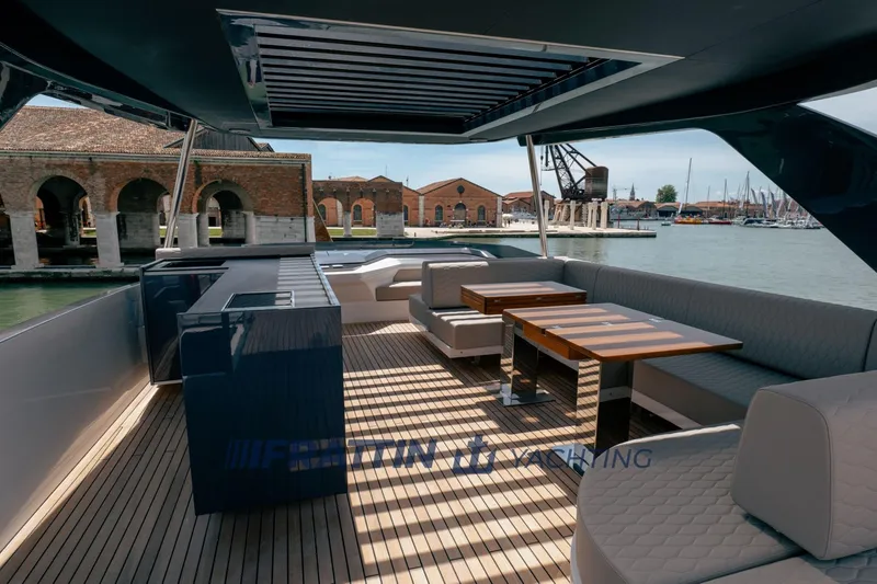  Yacht Photos Pics brochure 13