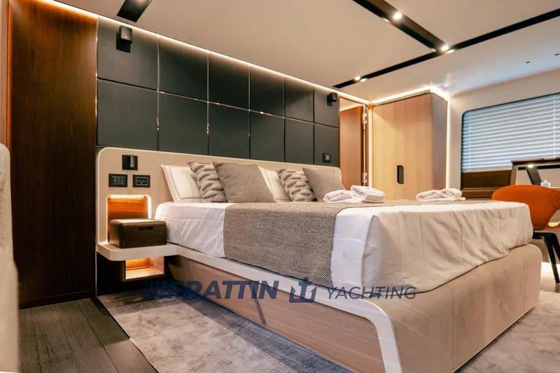  Yacht Photos Pics brochure 14