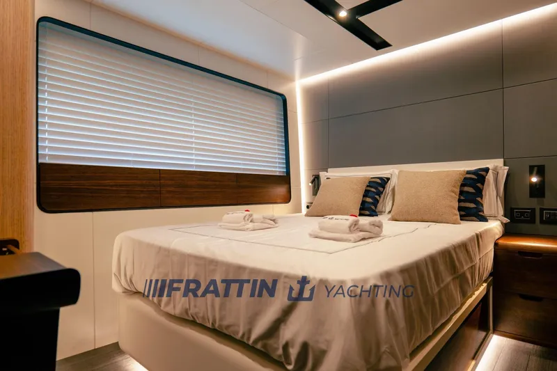  Yacht Photos Pics brochure 16