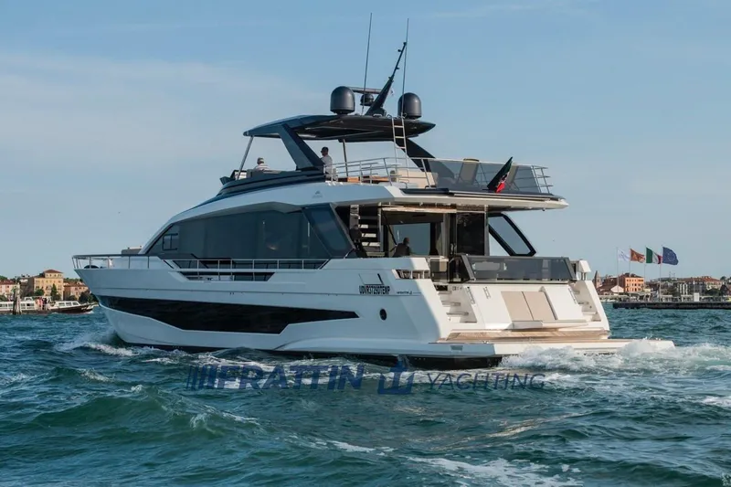 Yacht Photos Pics l.jpeg