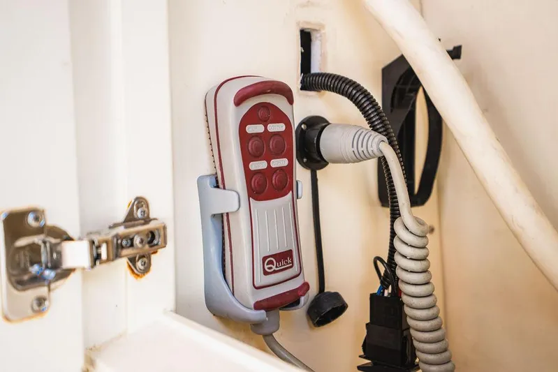 Cinco V Yacht Photos Pics 