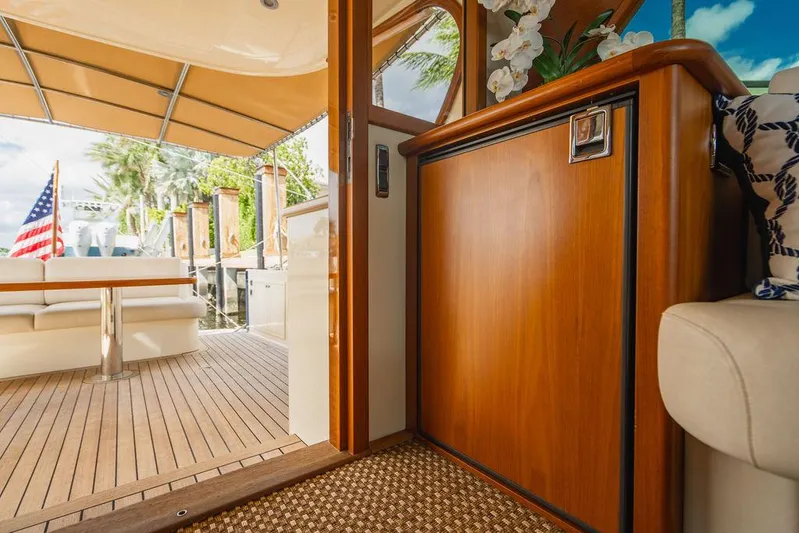 Cinco V Yacht Photos Pics 