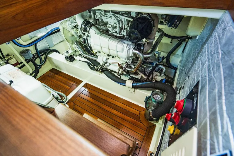 Cinco V Yacht Photos Pics 