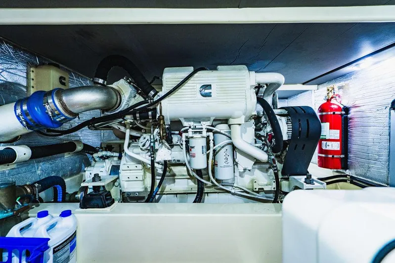 Cinco V Yacht Photos Pics 