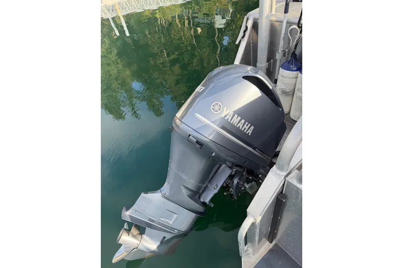 C Lady Yacht Photos Pics Port outboard