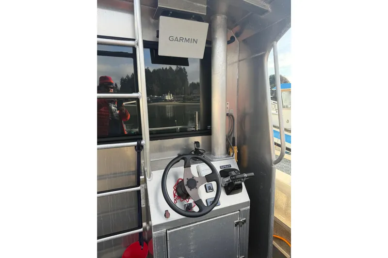 C Lady Yacht Photos Pics Aft Station & Garmin Display