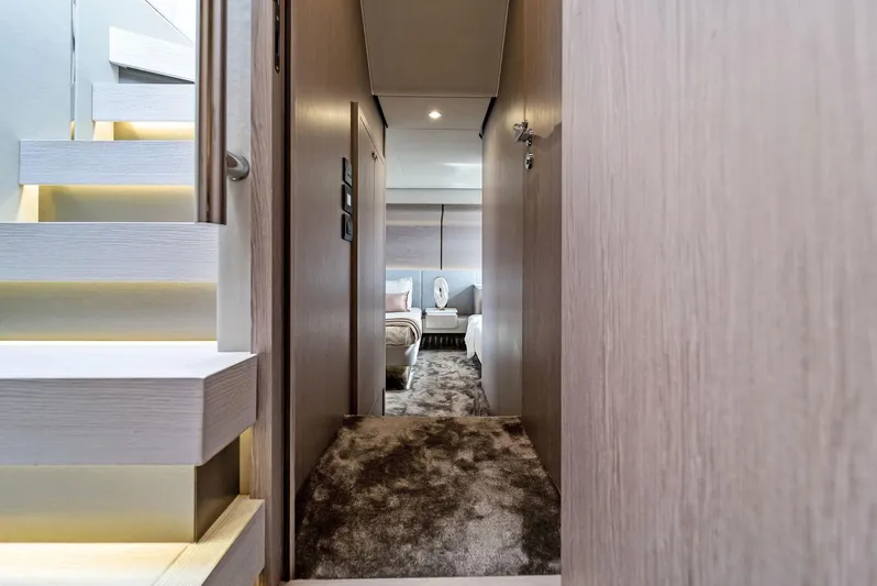 Guyal Yacht Photos Pics 