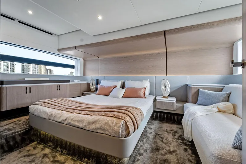 Guyal Yacht Photos Pics 