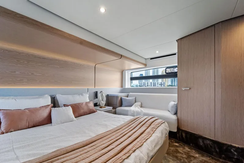 Guyal Yacht Photos Pics 