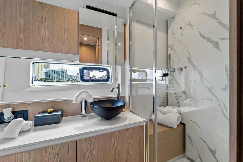 Guyal Yacht Photos Pics 