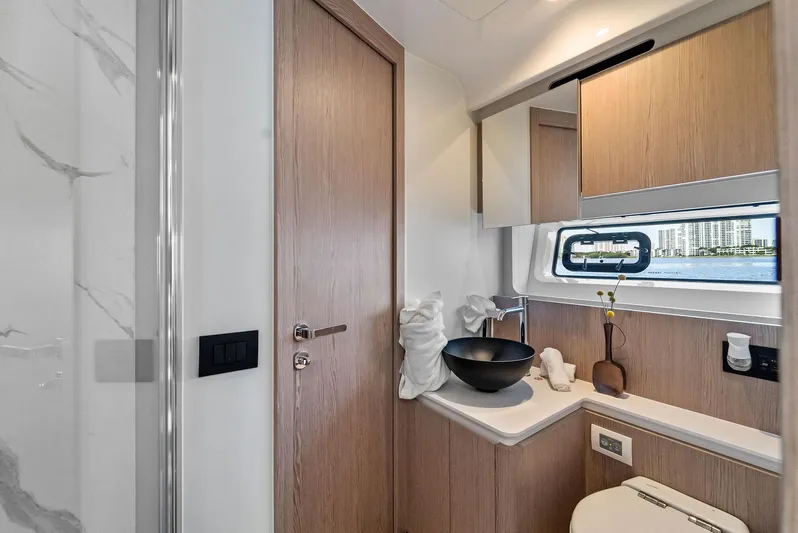 Guyal Yacht Photos Pics 