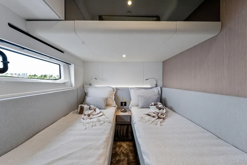 Guyal Yacht Photos Pics 