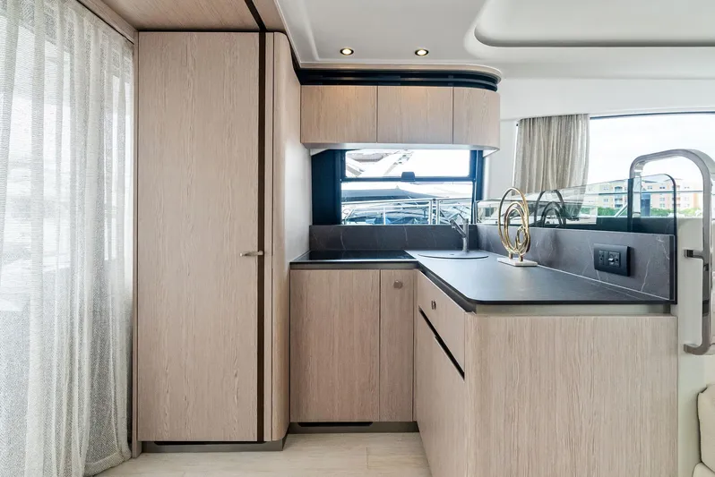 Guyal Yacht Photos Pics 