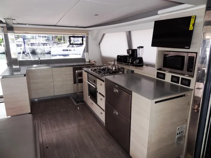 Voila Yacht Photos Pics 