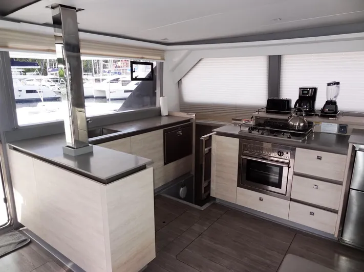 Voila Yacht Photos Pics 