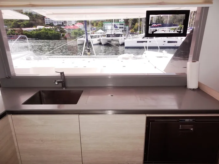 Voila Yacht Photos Pics 