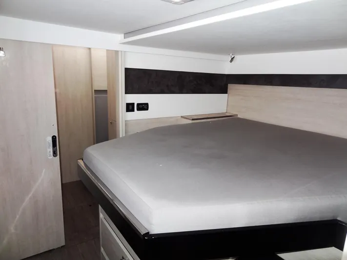 Voila Yacht Photos Pics 