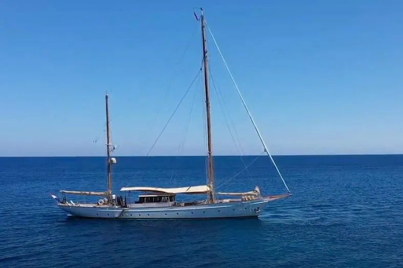 Iduna Yacht Photos Pics 