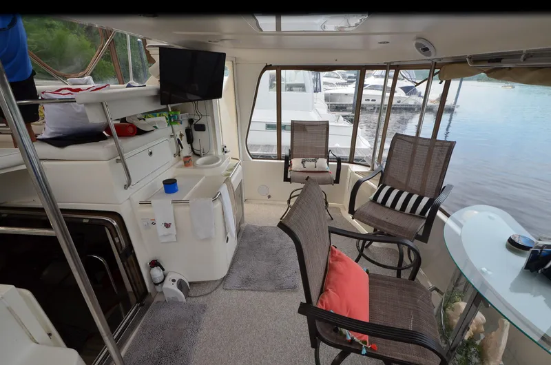 Escape Yacht Photos Pics Interior of 2000 Sea Ray 420 Aft Cabin yacht with seating and lake view.