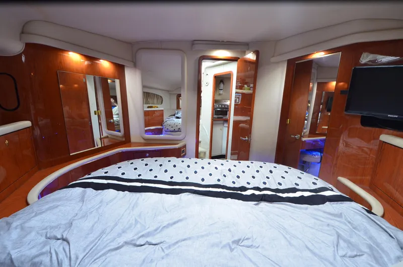 Escape Yacht Photos Pics Luxurious bedroom interior of 2000 Sea Ray 420 Aft Cabin yacht.