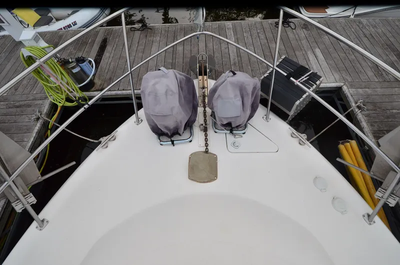 Escape Yacht Photos Pics Bow view of 2000 Sea Ray 420 Aft Cabin docked at marina.