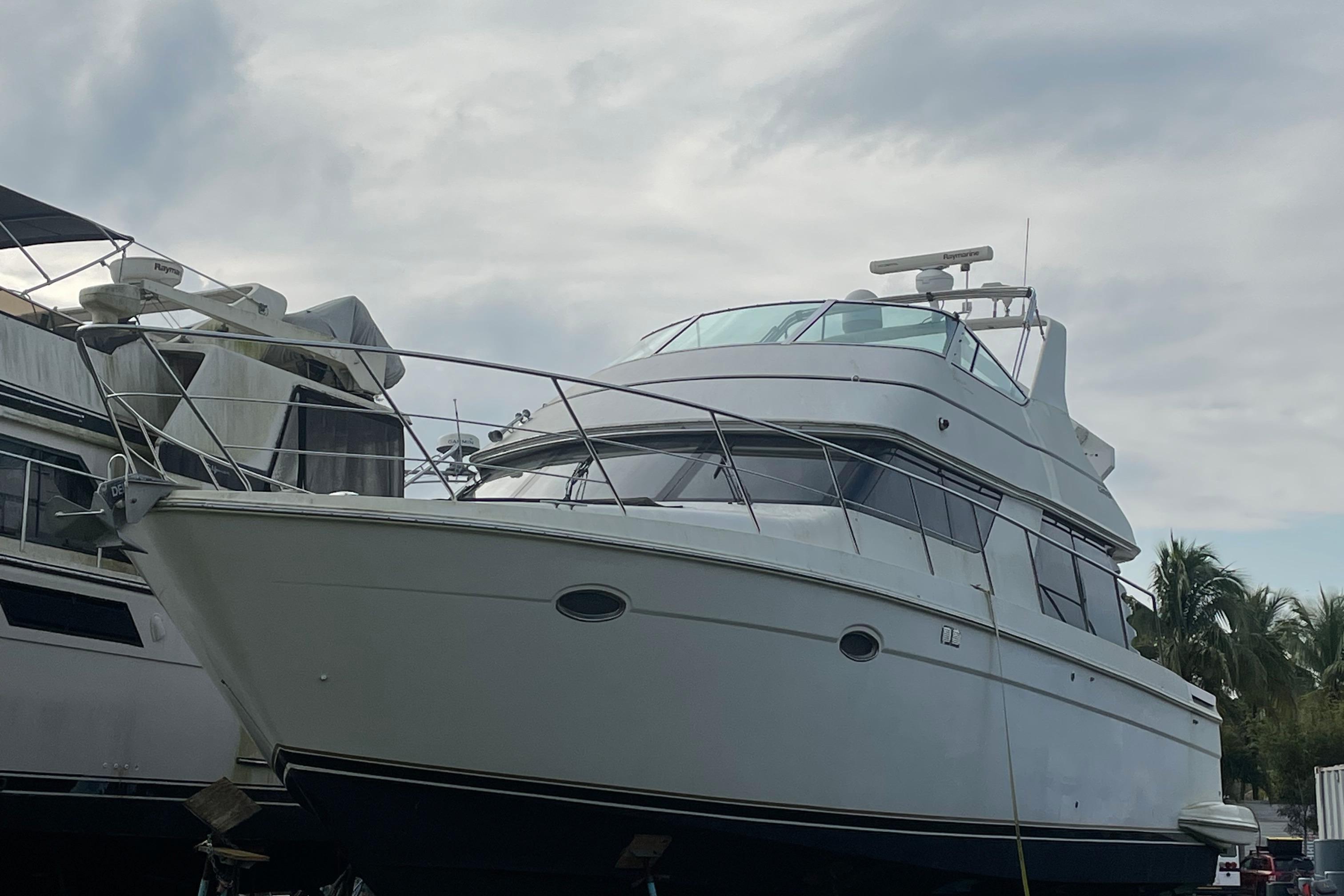 carver 45 cockpit motor yacht