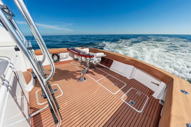 Sea Trader Yacht Photos Pics Hatteras 60 Convertible 2005 yacht deck with ocean view and fishing chair.