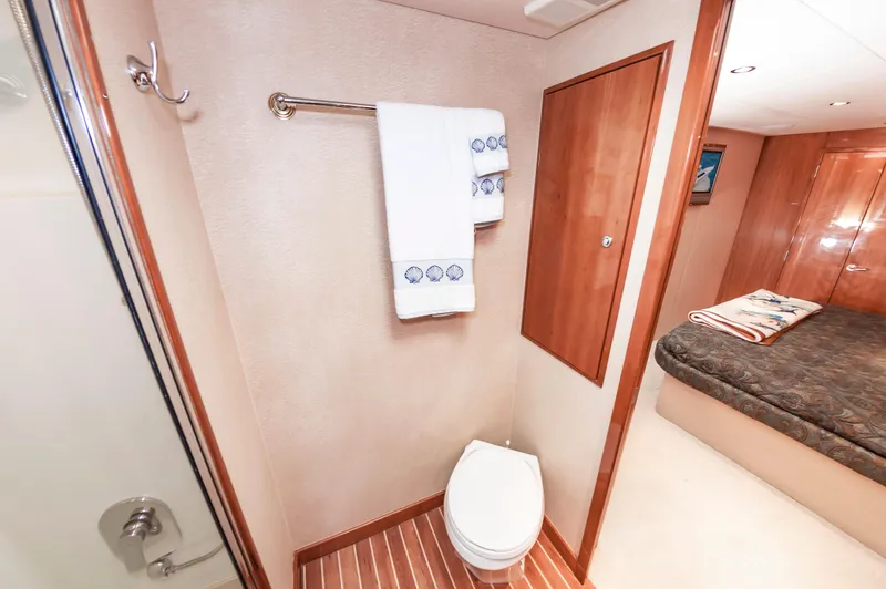 Sea Trader Yacht Photos Pics Luxurious bathroom interior of 2005 Hatteras 60 Convertible yacht.