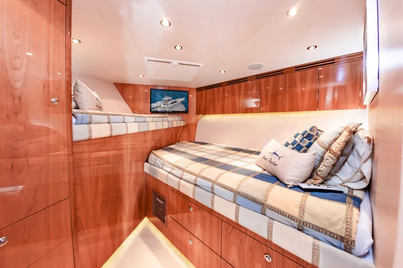 Sea Trader Yacht Photos Pics Luxurious 2005 Hatteras 60 Convertible yacht cabin with twin beds and elegant wood finish.