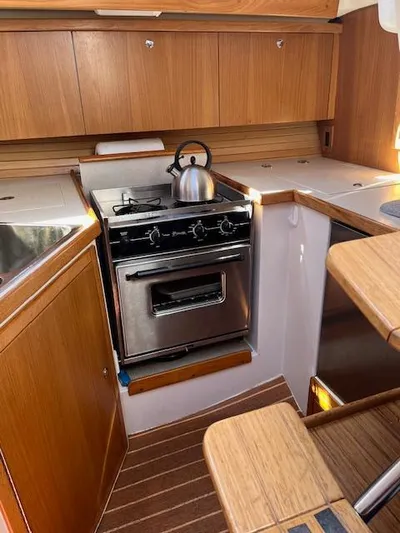 Hell's Bells Yacht Photos Pics 