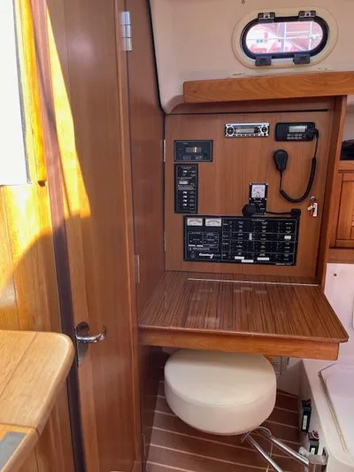 Hell's Bells Yacht Photos Pics 