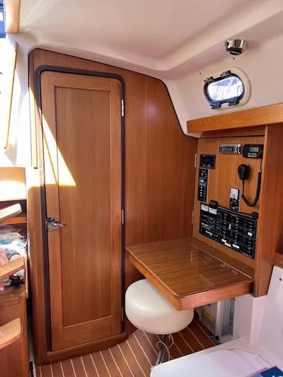 Hell's Bells Yacht Photos Pics 