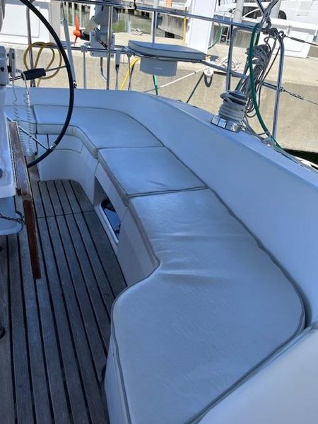 2011 Catalina 375