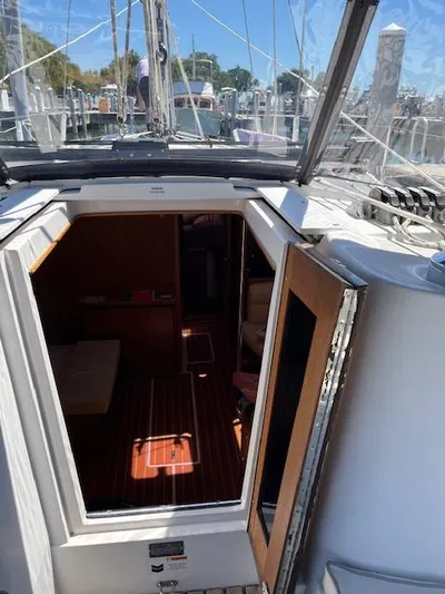 Hell's Bells Yacht Photos Pics 