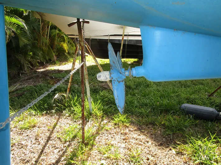 Hell's Bells Yacht Photos Pics 