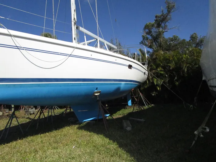 Hell's Bells Yacht Photos Pics 