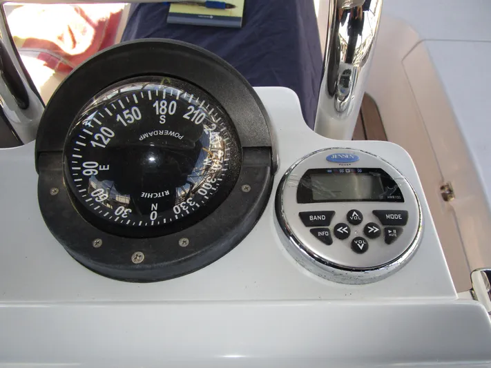 Hell's Bells Yacht Photos Pics 