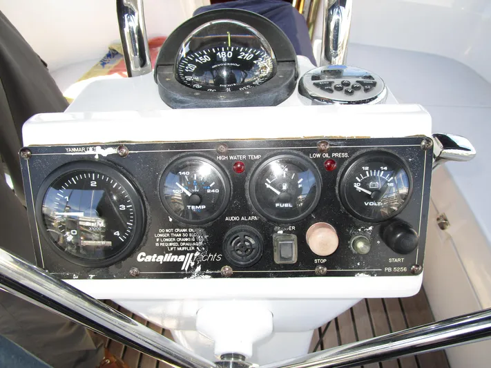 Hell's Bells Yacht Photos Pics 