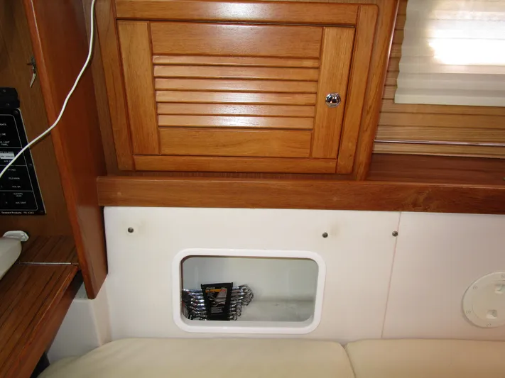 Hell's Bells Yacht Photos Pics 