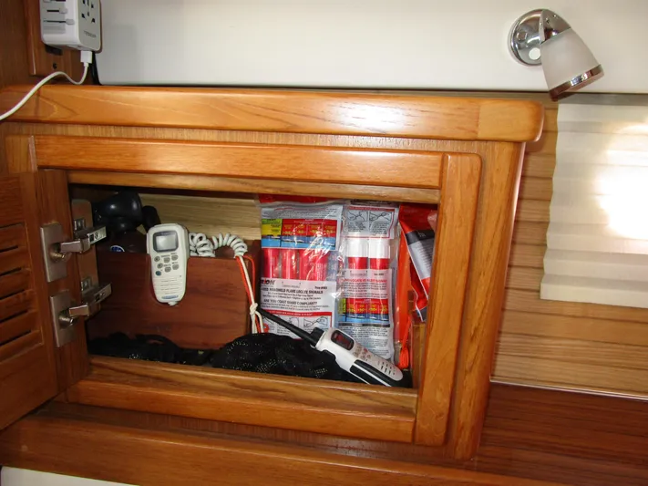 Hell's Bells Yacht Photos Pics 