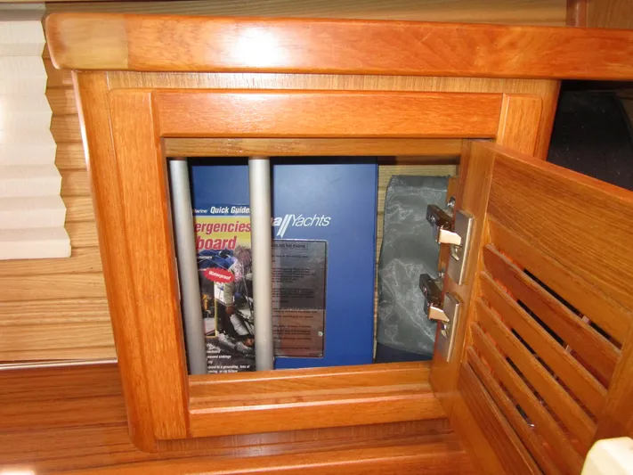 Hell's Bells Yacht Photos Pics 