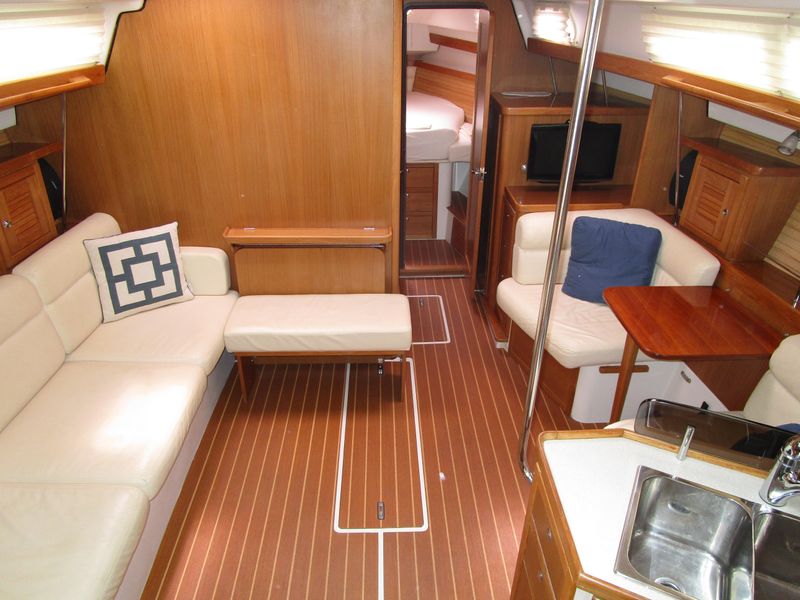 2011 Catalina 375