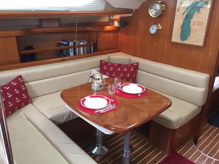 Sapphire Yacht Photos Pics Cozy dining area in 2007 Hunter 41 Deck Salon yacht with nautical decor.