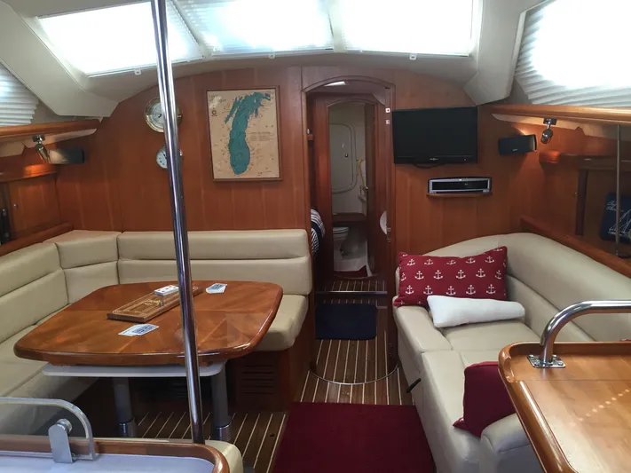 Sapphire Yacht Photos Pics Interior of 2007 Hunter 41 Deck Salon yacht with cozy seating and nautical decor.
