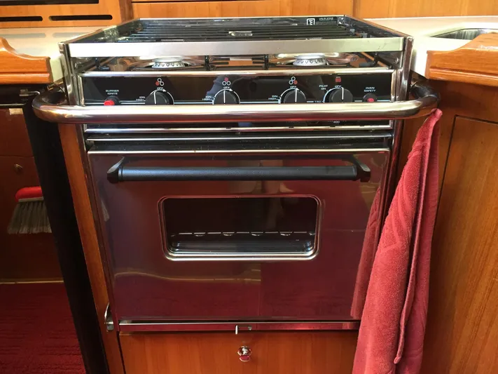 Sapphire Yacht Photos Pics Stainless steel oven in 2007 Hunter 41 Deck Salon yacht kitchen.