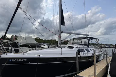 Hunter 41 Deck Salon