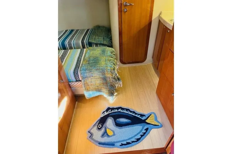  Yacht Photos Pics 2005 Regal Commodore 4260 cabin with twin beds and fish-shaped rug.